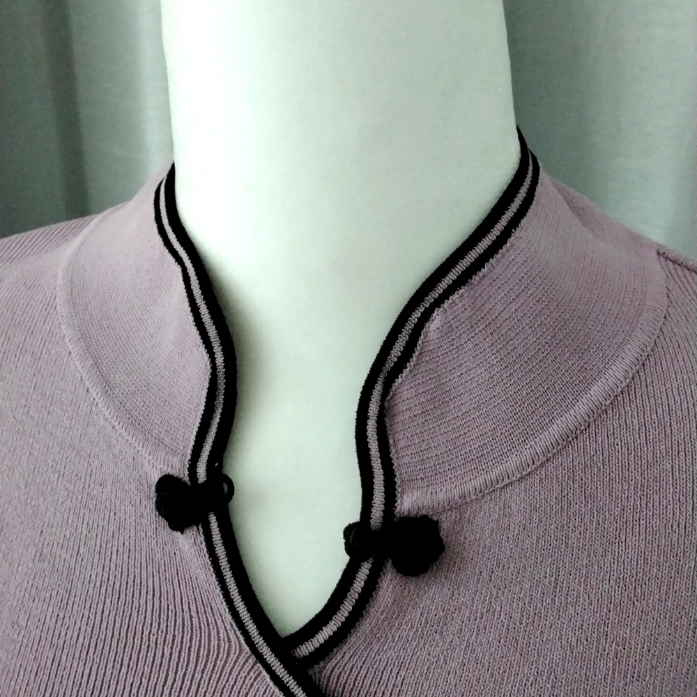 Vintage mauve sweater with mandarin collar and flower motif - Picture 4 of 10